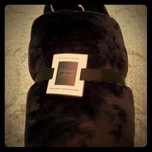 Victoria's Secret sherpa blanket